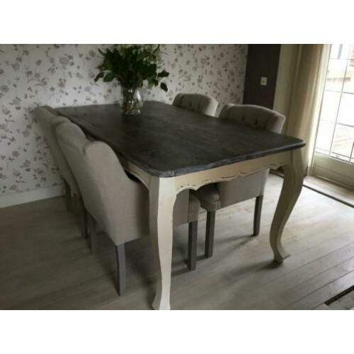 Prachtige tafel met 4 stoelen