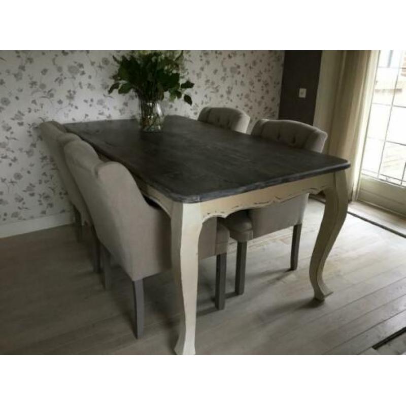 Prachtige tafel met 4 stoelen