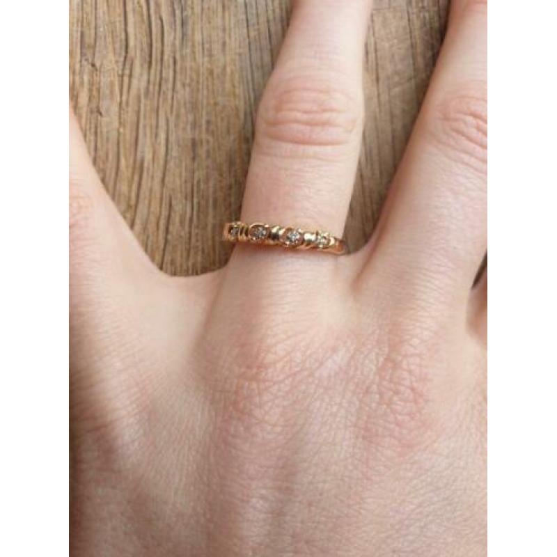 Gouden ring met diamantjes - maat 16,5
