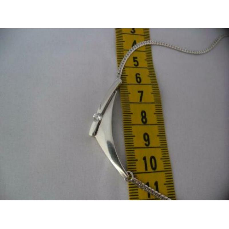 zilveren ketting met vaste hanger met steentje [098]