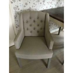 Prachtige tafel met 4 stoelen