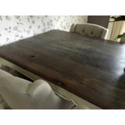 Prachtige tafel met 4 stoelen
