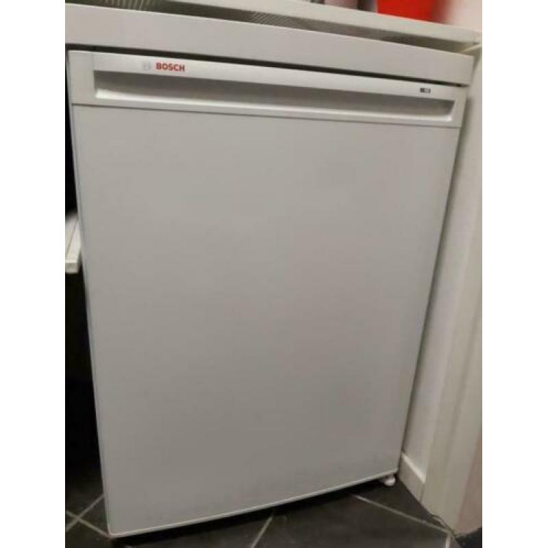 Bosch tafelmodel vriezer in uitstekende staat met 4 laden.