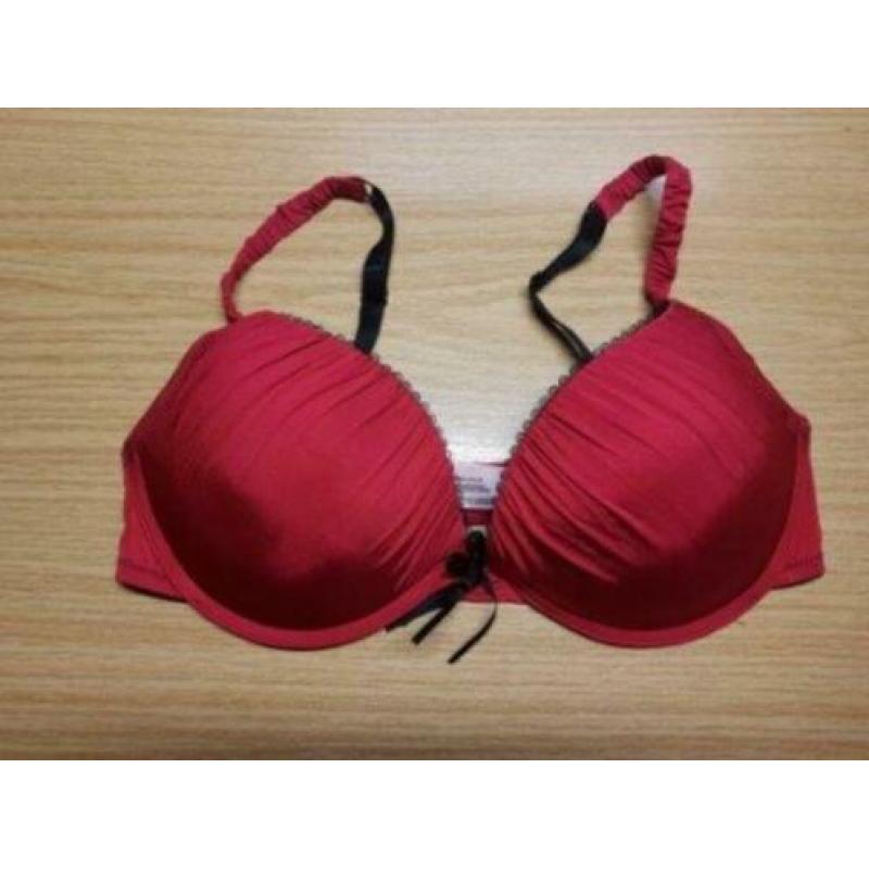 BH 75D Hunkemoeller rood beugelmodel en push up mooie staat