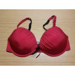 BH 75D Hunkemoeller rood beugelmodel en push up mooie staat