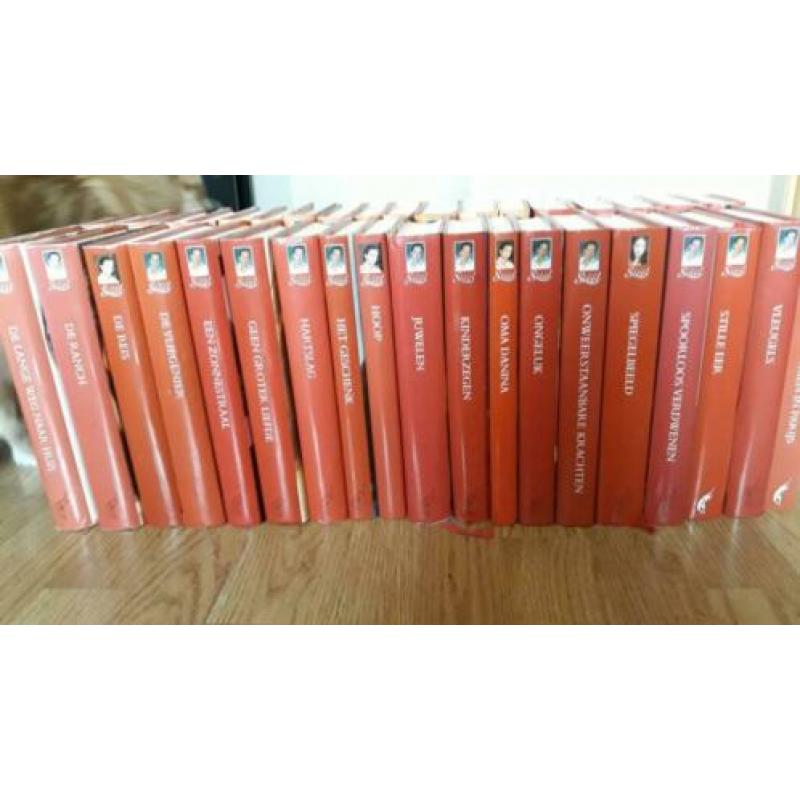 Nieuw! Grote partij Danielle Steel boeken, 37 stuks!
