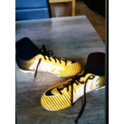 Nike voetbal schoenen. S