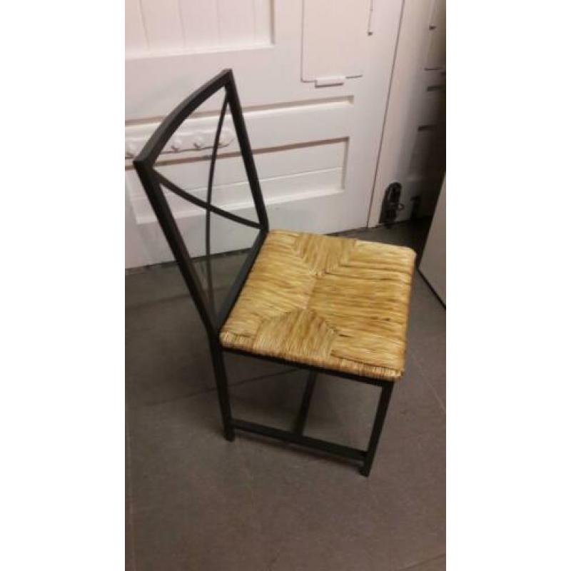 Glazen tafel met 4 stoelen. Ikea.