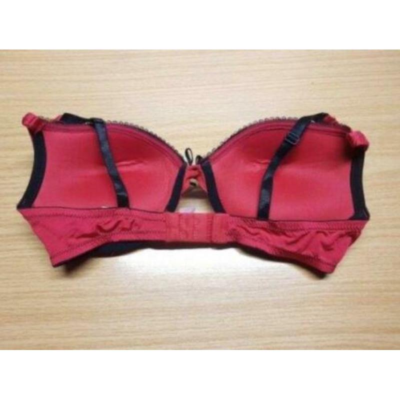 BH 75D Hunkemoeller rood beugelmodel en push up mooie staat