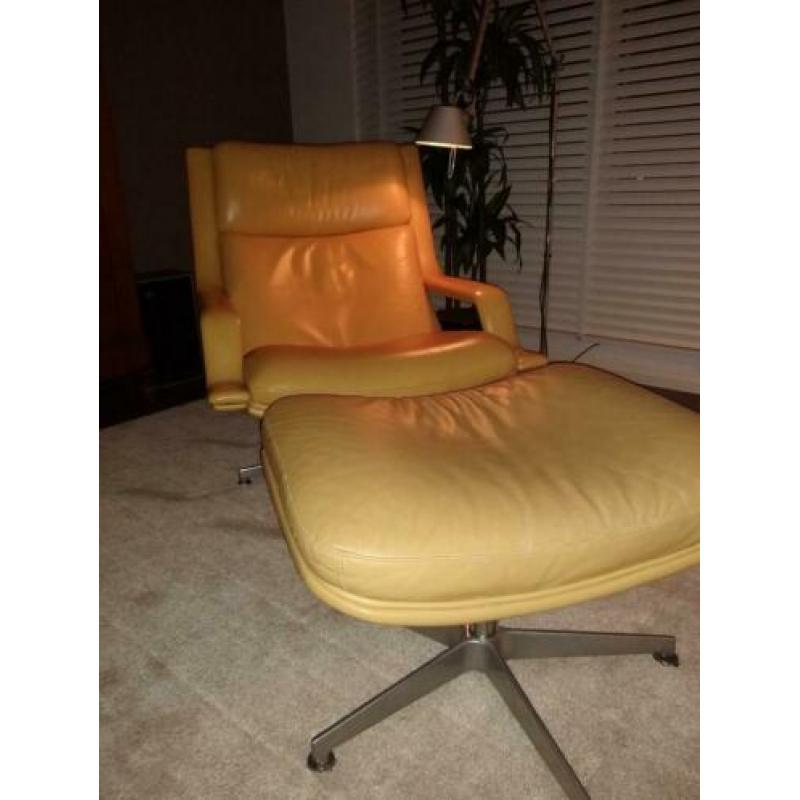 Artifort F140 (Geoffrey Harcourt) met ottoman