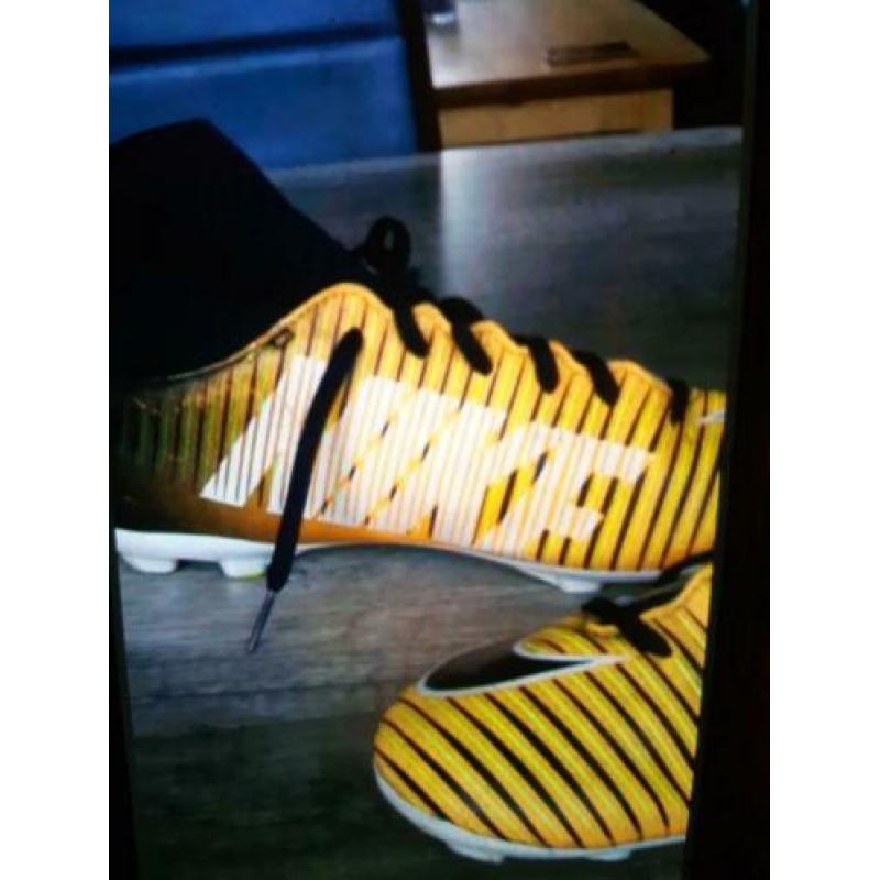 Nike voetbal schoenen. S