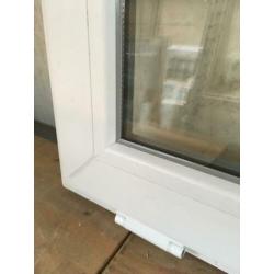 Kunststof kiepkozijn 100 x 60 voor garage, schuur, stal