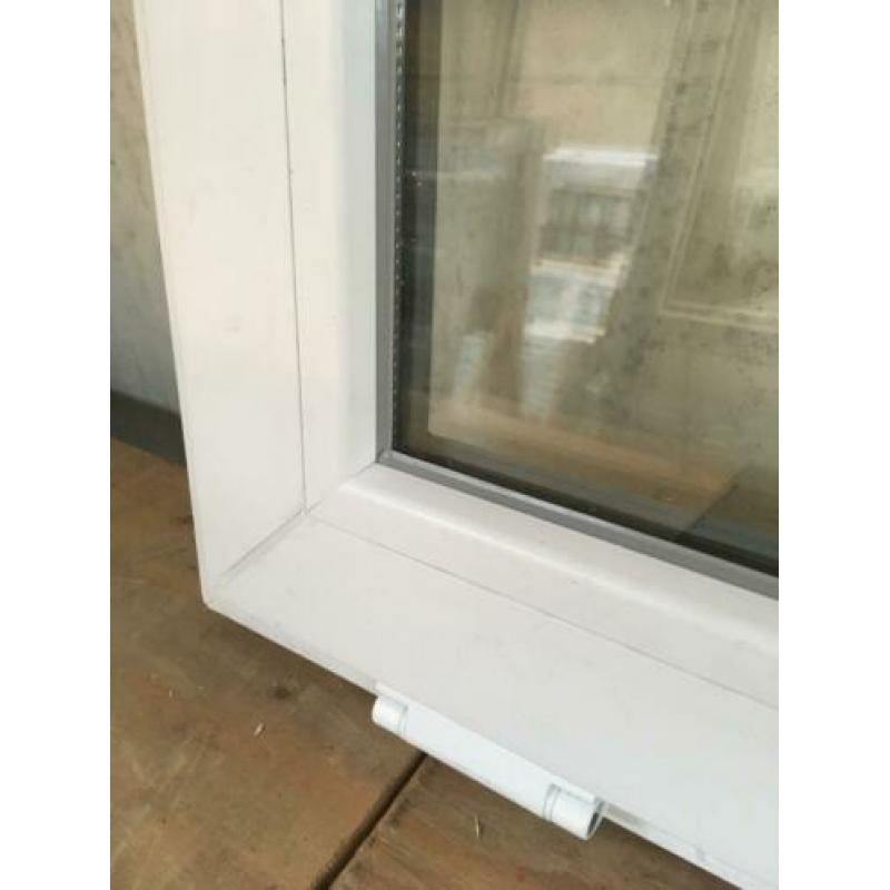 Kunststof kiepkozijn 100 x 60 voor garage, schuur, stal