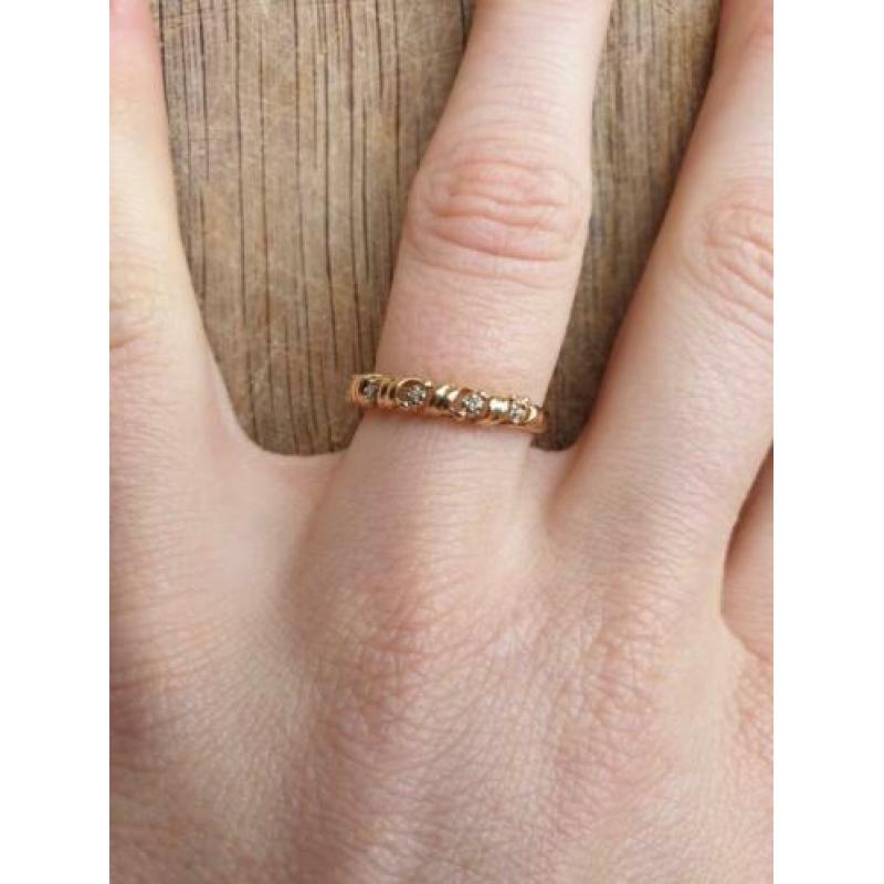 Gouden ring met diamantjes - maat 16,5