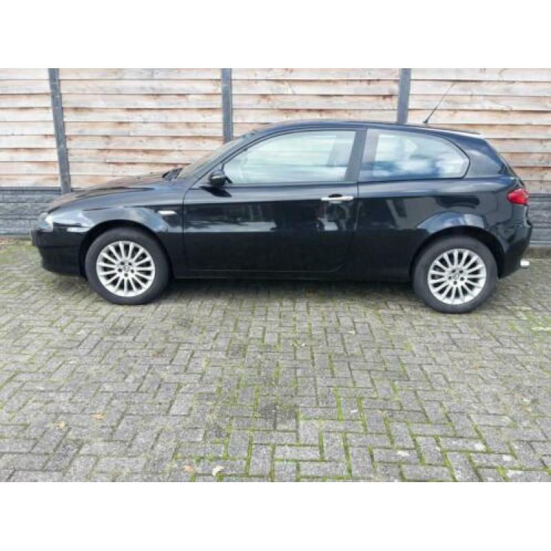 Alfa Romeo 147 1.6 CLIMA LEER NAVI ONDERHOUDSHISTORIE