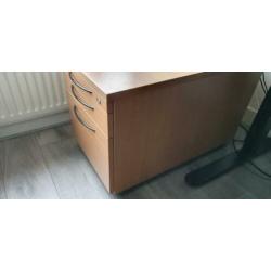Houten ladekast met slot