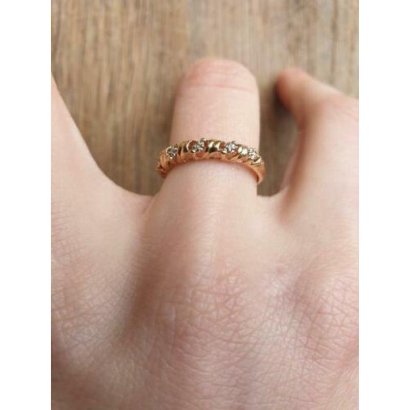 Gouden ring met diamantjes - maat 16,5