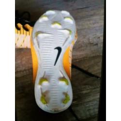 Nike voetbal schoenen. S