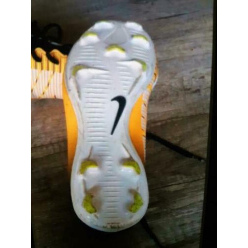 Nike voetbal schoenen. S