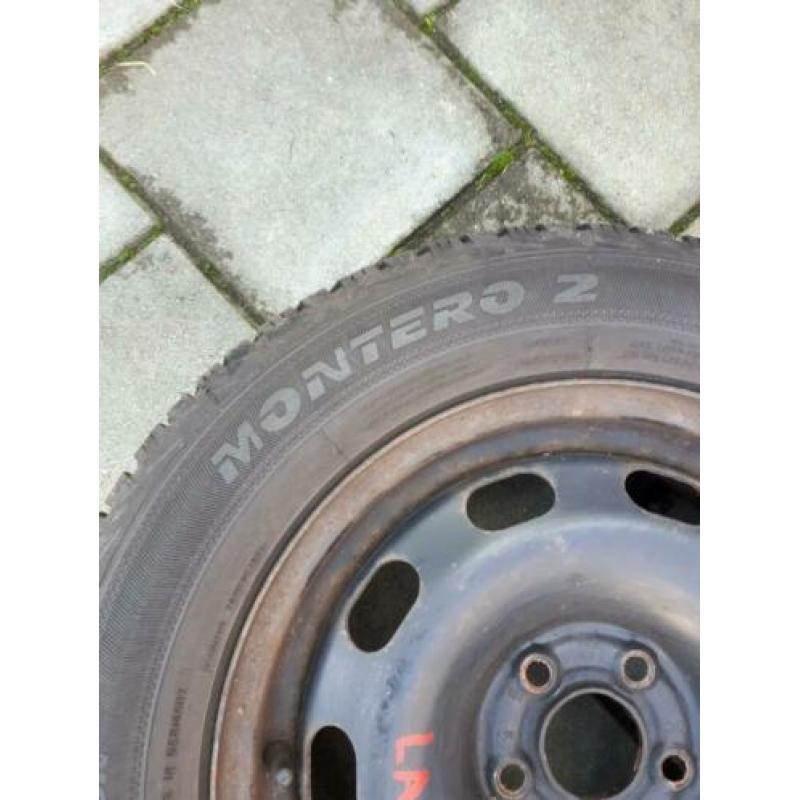 4 stalen velgen met winterbanden 15 inch