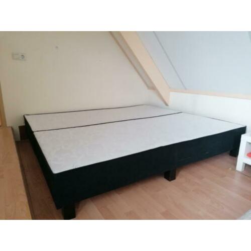 2 losse boxen 90x200 bieden vanaf €65,-