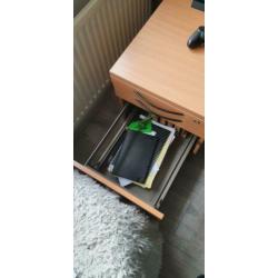 Houten ladekast met slot