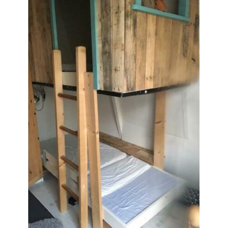 Hoogslaper op basis van 2 Ikea meegroei bedden.