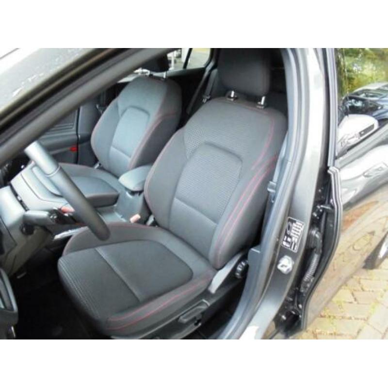 Ford Focus Wagon 1.0 EcoBoost ST-Line Business Automaat