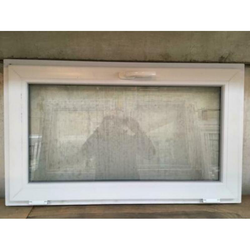 Kunststof kiepkozijn 100 x 60 voor garage, schuur, stal