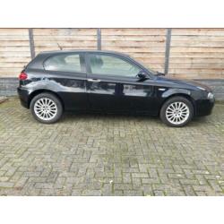 Alfa Romeo 147 1.6 CLIMA LEER NAVI ONDERHOUDSHISTORIE