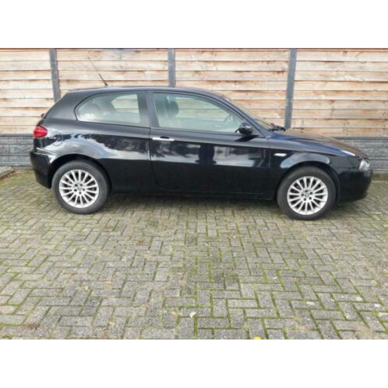 Alfa Romeo 147 1.6 CLIMA LEER NAVI ONDERHOUDSHISTORIE