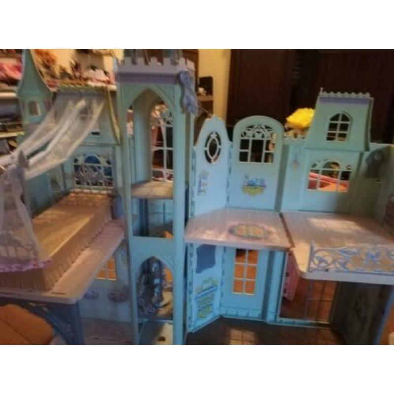 Te koop heel veel barbiespullen