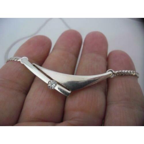zilveren ketting met vaste hanger met steentje [098]