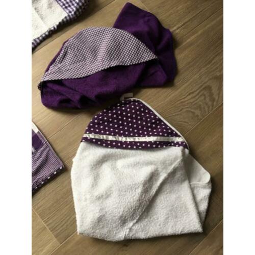 Paars/wit babytextiel (deken, omslagdoeken en aankleedkussen