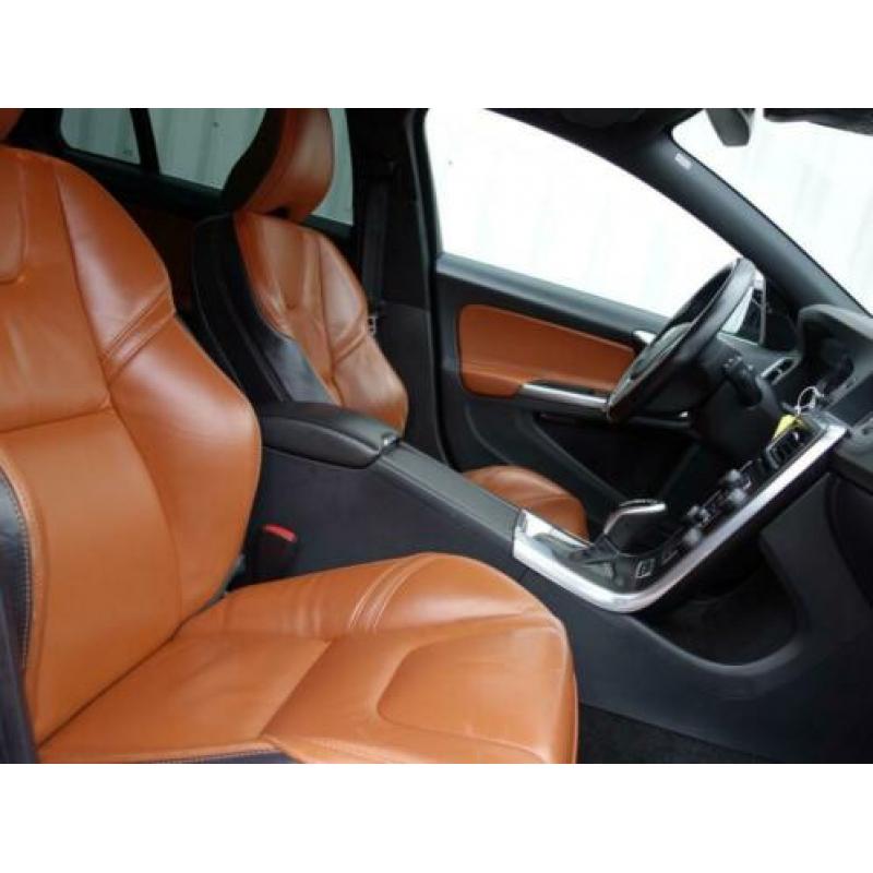 Volvo V60 2.4 D6 215pk *Incl* AWD Adapt.Cruise Nav Xen Leer+