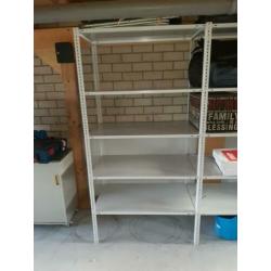 Hele nette stellingkast met 8 legborden.