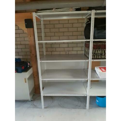 Hele nette stellingkast met 8 legborden.