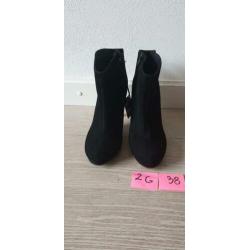 Nieuwe echte suede zwart enkellarzen maat 38