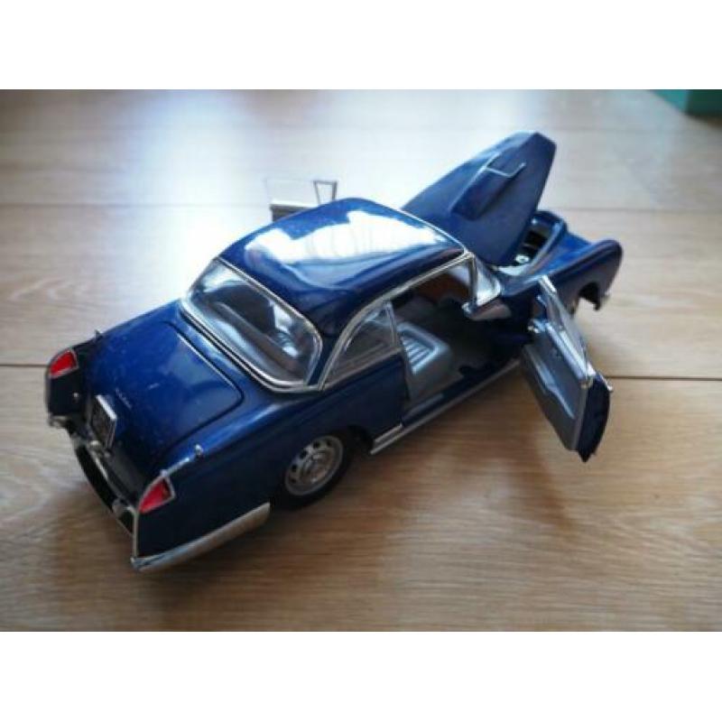 Sun Star Facel Vega HK500 schaal 1/18