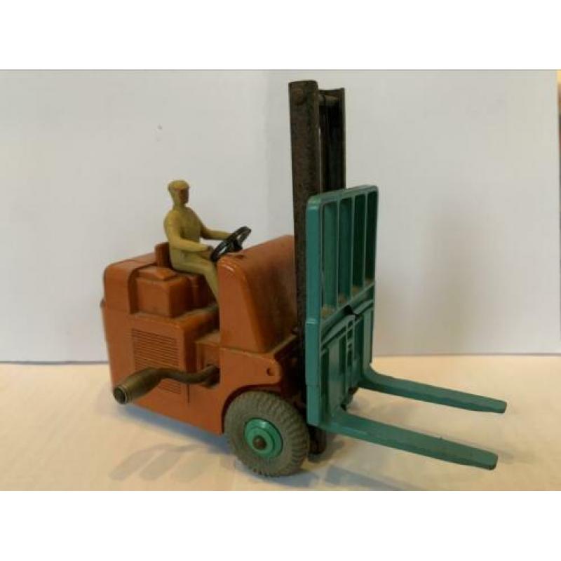 5 Dinky Toys