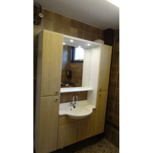 Badkamermeubel 136cm breed - kasten, wastafel en spiegel