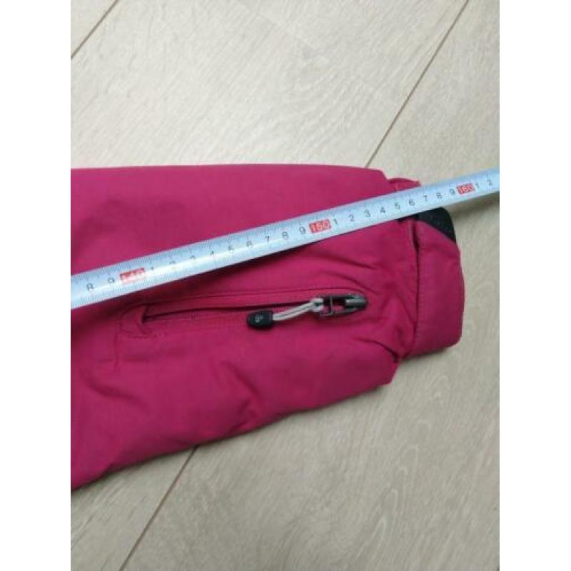 inq jas, windproof and breathable. veel vakjes, incl skipas,