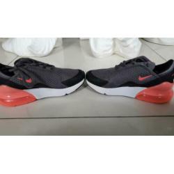 Nike 270 maat 31