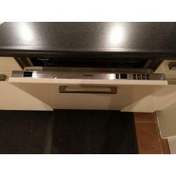 Keuken incl. apparatuur (excl. koelkast)