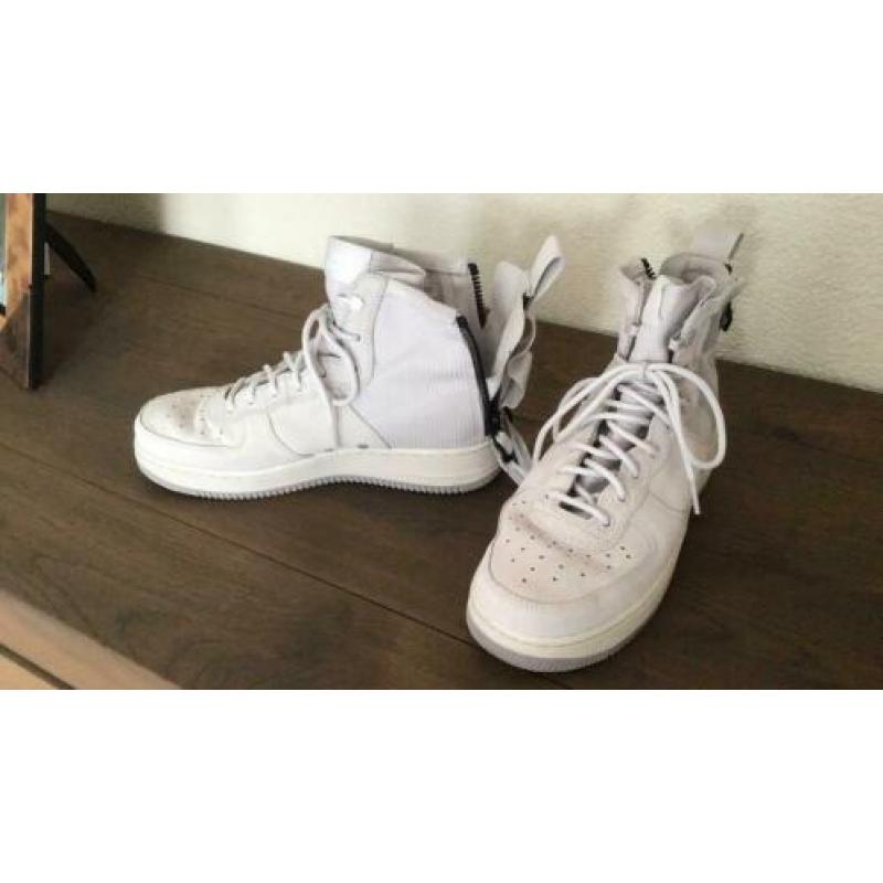 Zgan stoere hoge Nike Air maat 40