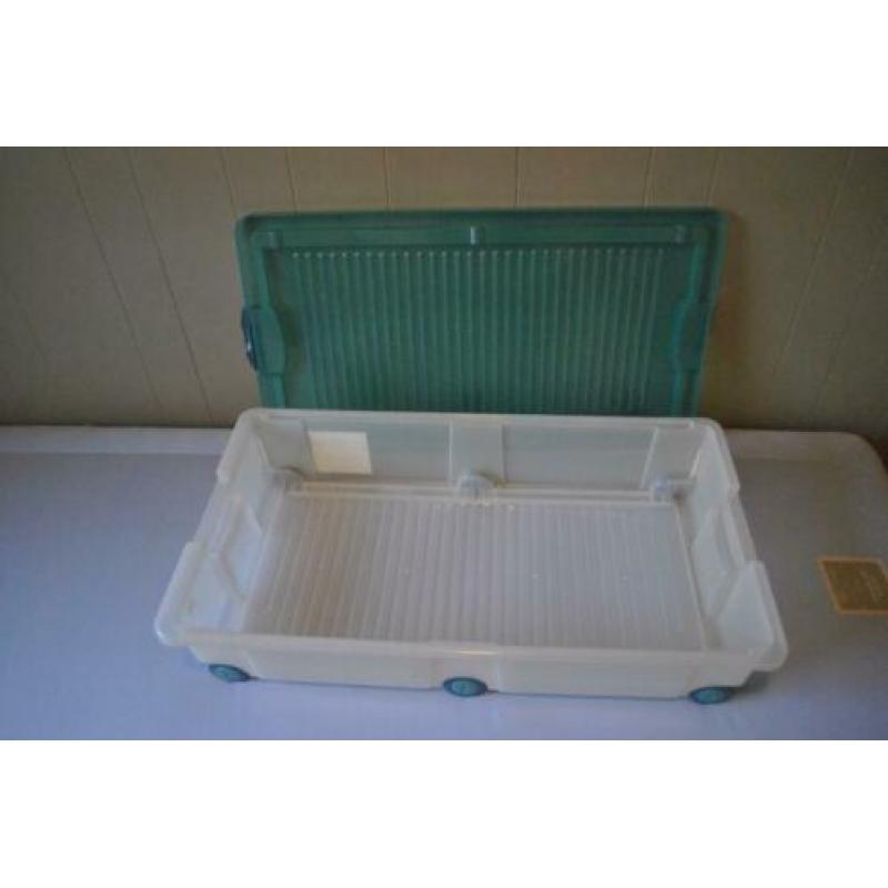 Kledingboxen (2 stuks, voor 5 euro per stuk)