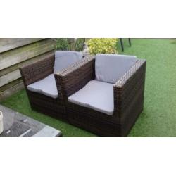 Wickerset 2-zitsbank, 2 stoelen en een tafel