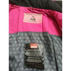 inq jas, windproof and breathable. veel vakjes, incl skipas,