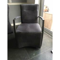 4 mooie eetkamer stoelen