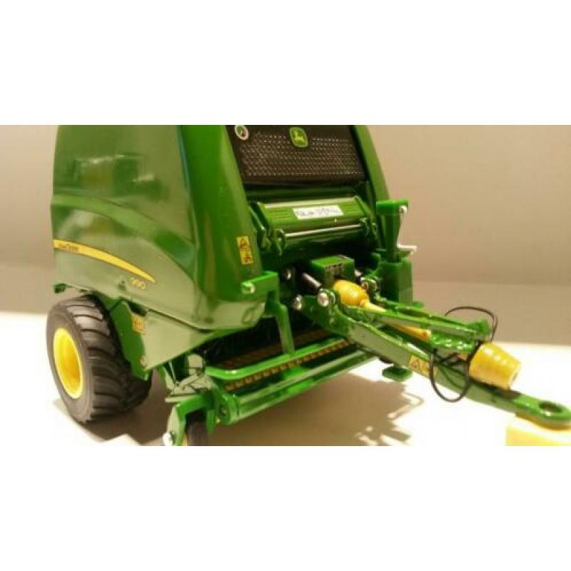 4 ronde balenpersen Universal Hobbies, Wiking, ERTL